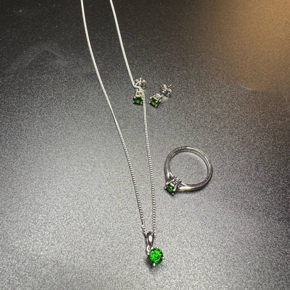 Chrome Diopside Stud Earrings, Solitaire Ring (Size 6) and Pendant Necklace - Picture 5 of 6
